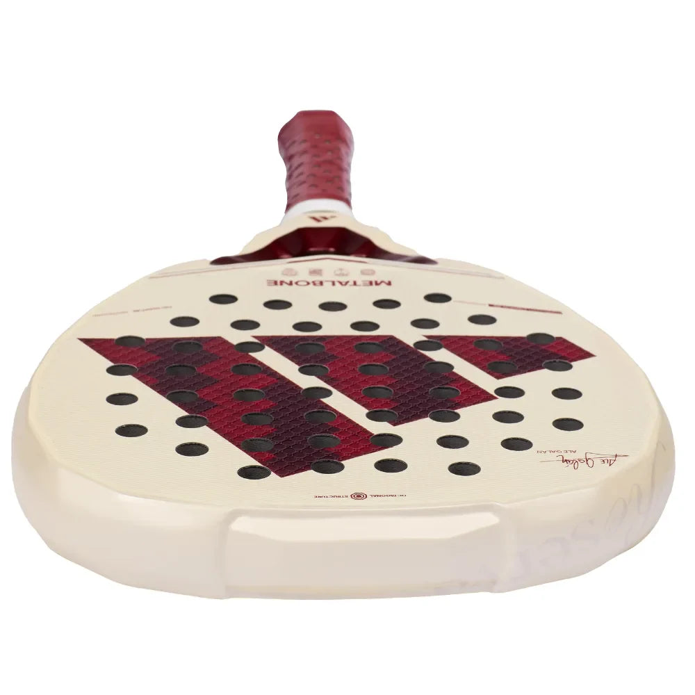 Bovenaanzicht Adidas Metalbone Reserve LTD 2026 witte padel racket met donkerrood logo van Adidas op het slagoppervlak en rood handvat.