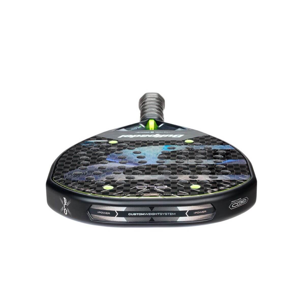 Bovenaanzicht Bullpadel XPLO 2026 padelracket – geometrisch gevormd racket in zwart/grijs modern design met Xtend Carbon 12K en 3D Grain-afwerking voor ultieme kracht en spin.