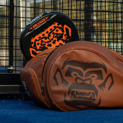 Cognac padel tas met zwart aap logo