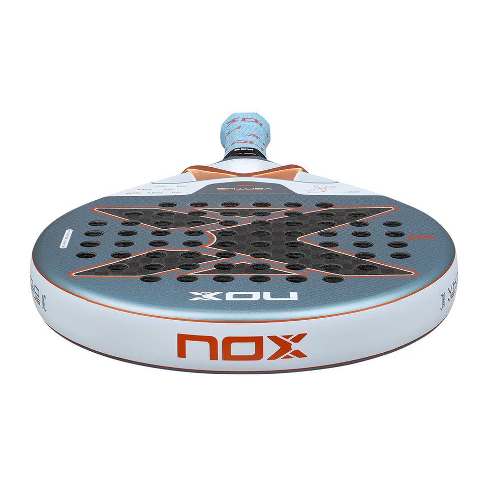 Bovenaanzicht Nox VK10 Ventus Control 12K by Aranzazu Osoro 2026 – Rondvormig padelracket met 12K Carbon en MLD Black EVA-kern. Licht, wendbaar en perfect voor controlegericht spel.