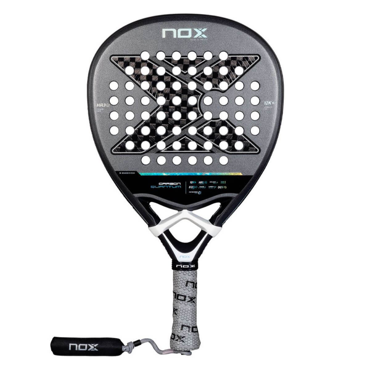 Vooraanzicht: Nox ML10 Quantum 12K Carbon 2025 padelracket met zwart carbon blad en subtiele zilveren accenten.
