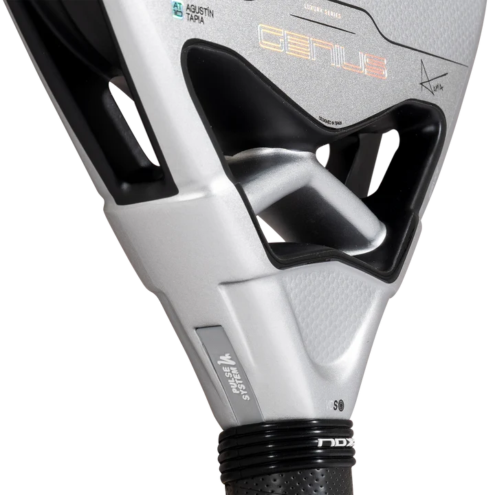 Detail licht grijze padel racket Nox Genius 12k 2027