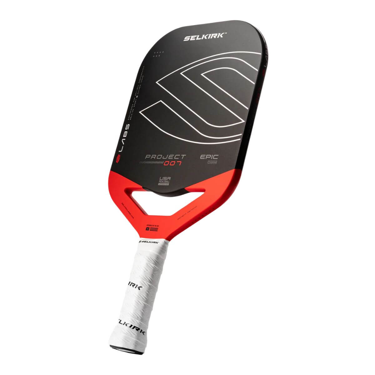 Selkirk LABS Project 007 Epic pickleball zwart paddle met wit handvat en rode accenten – schuin vooraanzicht met InfiniGrit Surface en octagonale grip, ontworpen voor ultieme spin, kracht en controle.