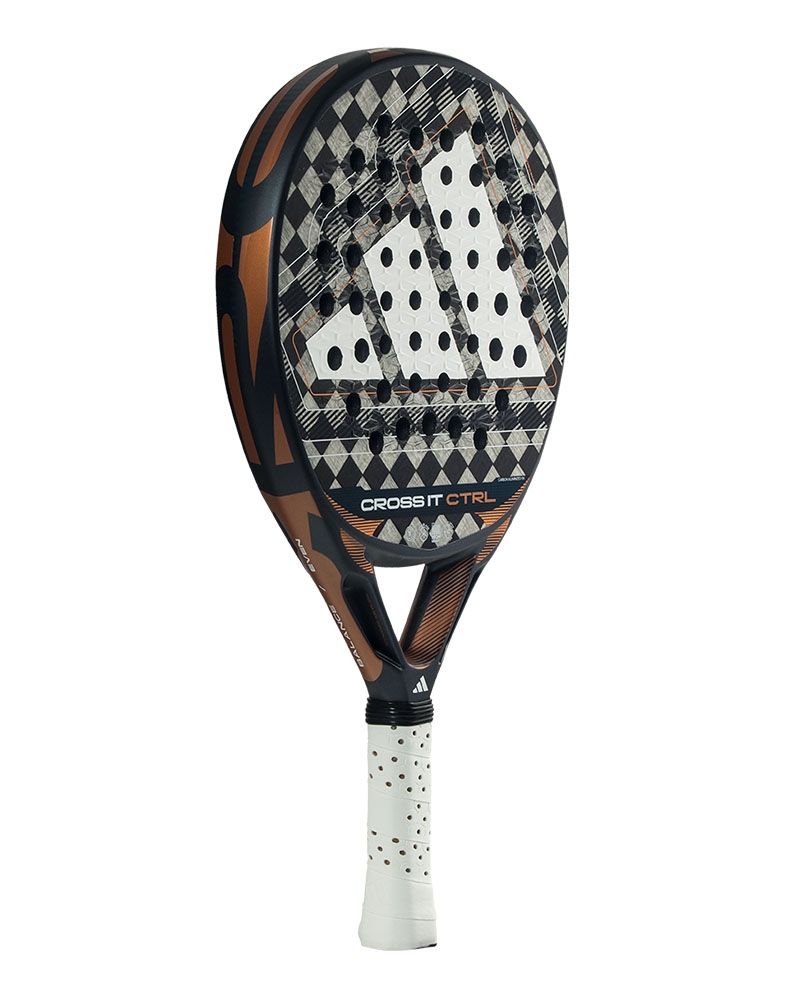 Schuin vooraanzicht Adidas Cross It CTRL 2026 – Pro Controle & 15K Carbon | Spin Blade Mold