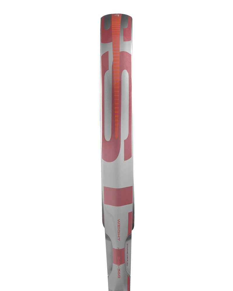 Zijaanzicht Adidas Cross It Team Light 2026: lichtgrijs padelracket (345–360 g) met ronde vorm en roze Adidas logo.