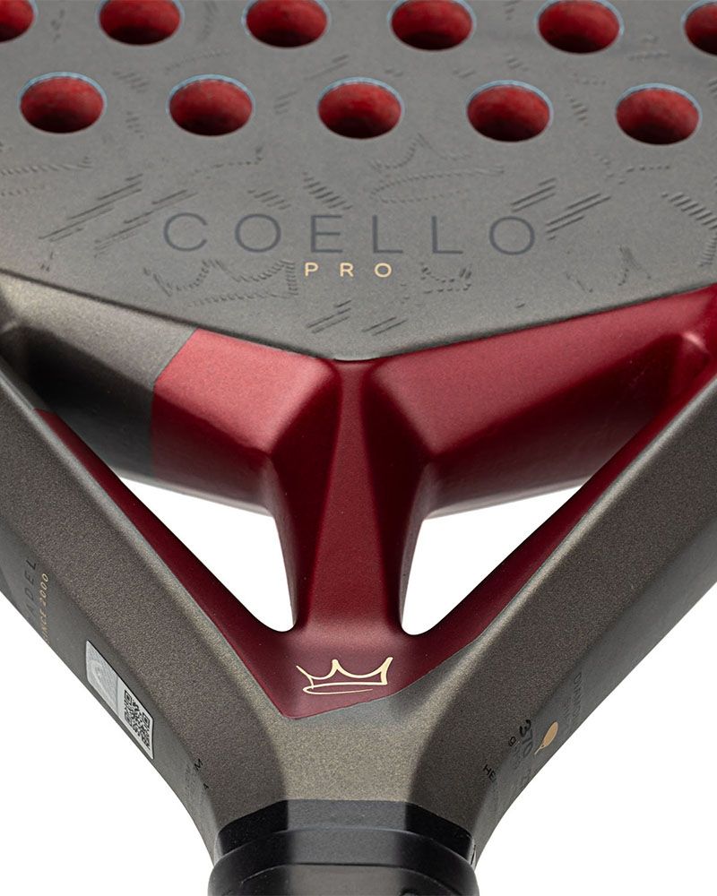 Detail kader Head Coello Pro 2026 donker grijs padel racket met zwart Head logo en rode accenten.