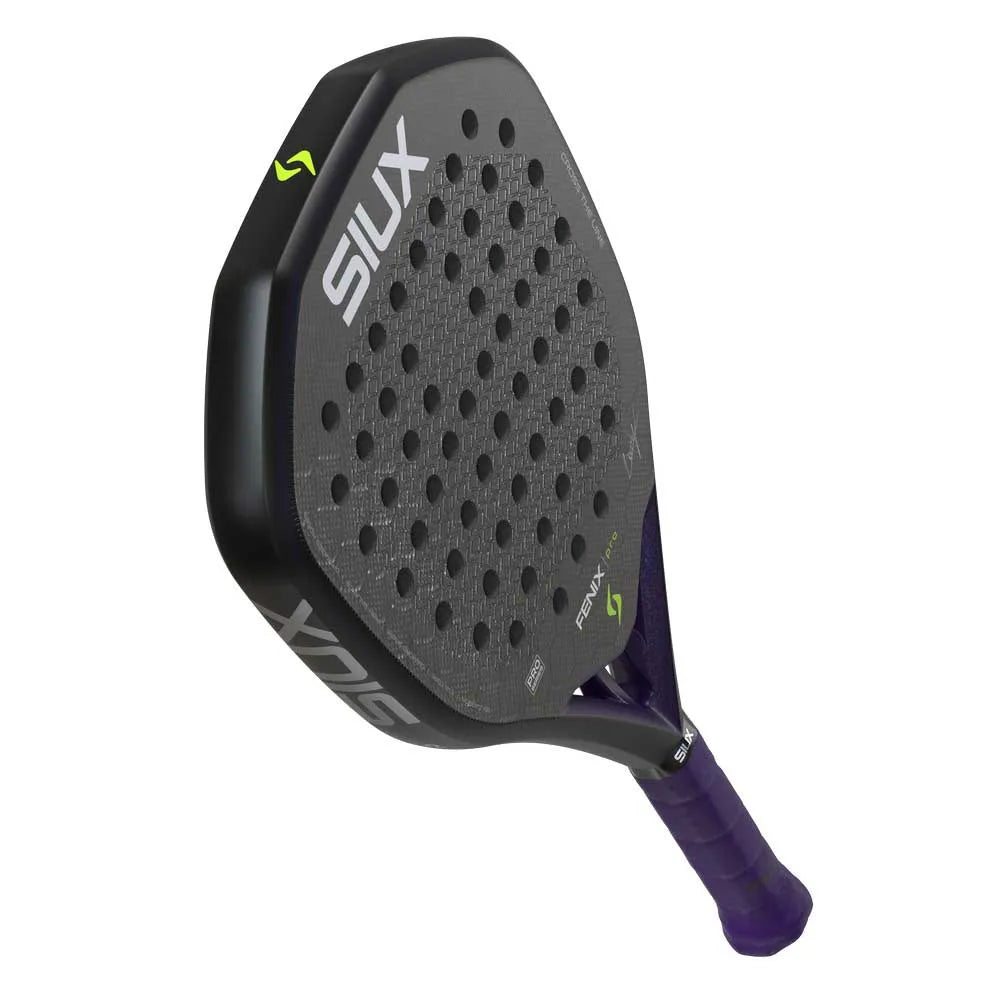 Schuin bovenaanzicht Siux Fenix Pro 2026 zwarte padel racket met paars handvat
