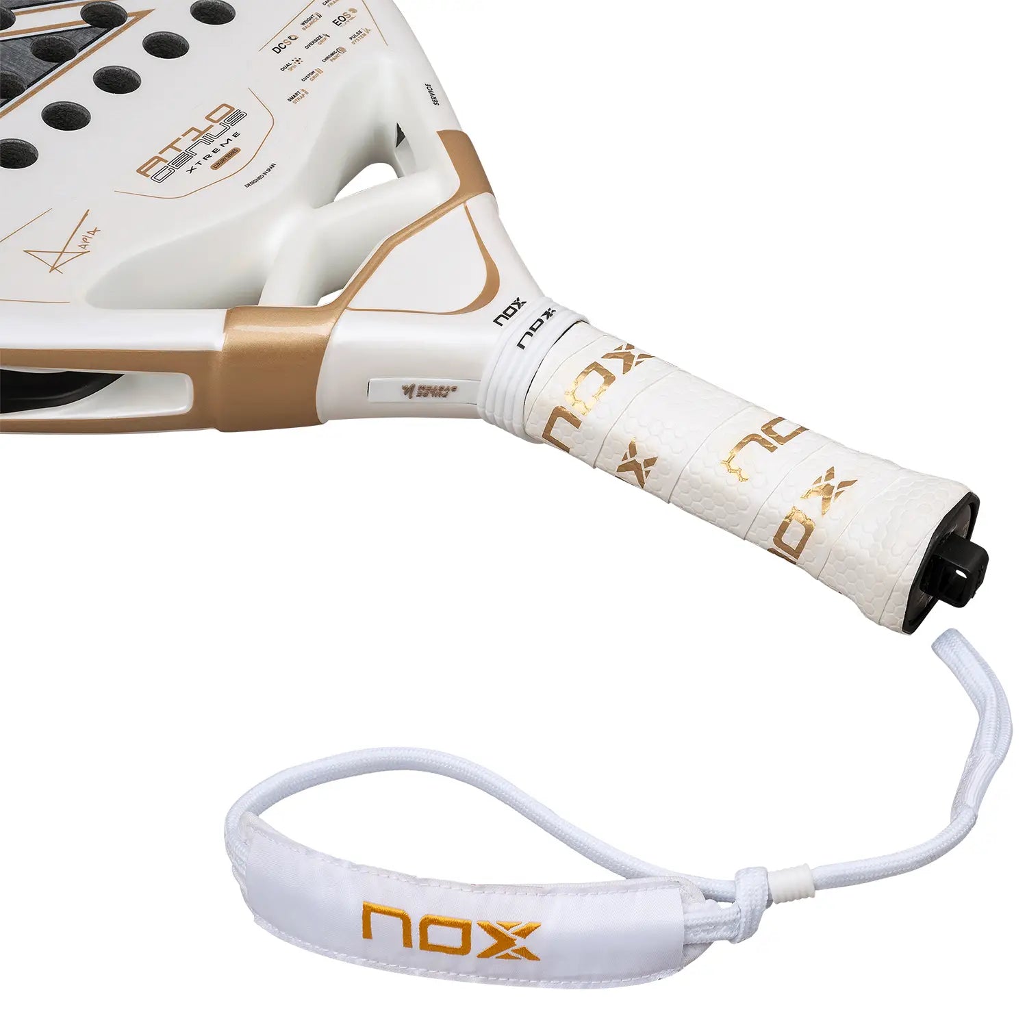 Handvat Nox AT10 12K Alum Xtrem 2026 padelracket – Agustín Tapia Edition met 12K Alum Xtrem Carbon, HR3 Black EVA-kern en Dual Spin-afwerking.