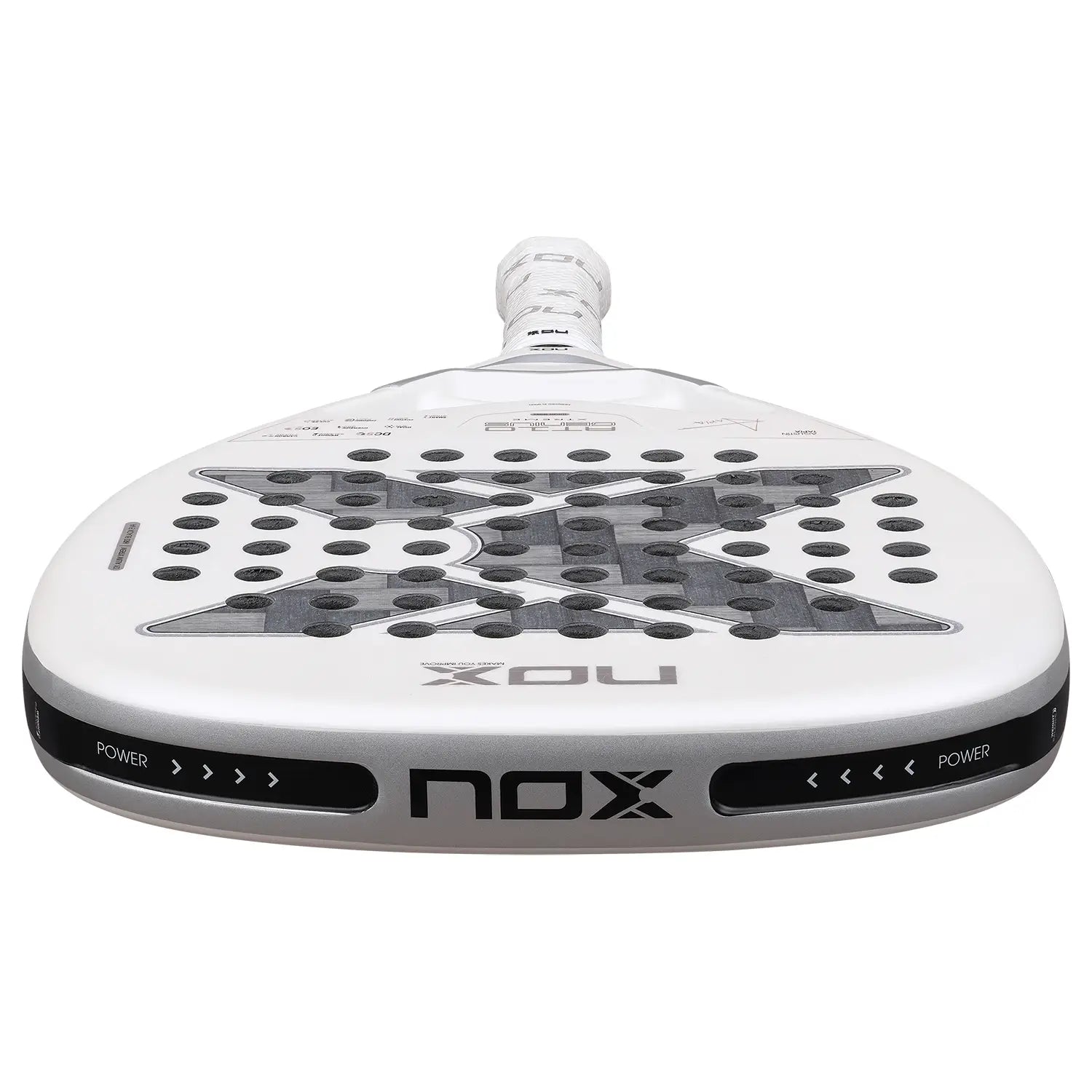 Bovenaanzicht Nox AT10 12K Alum Xtrem Attack 2026 – Agustín Tapia Edition. Diamantvormig padelracket met 12K Alum Xtrem Carbon, HR3 Black EVA-kern en Dual Spin-oppervlak.
