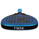 Bovenaanzicht Nox EA10 Ventus Attack 12K Xtreme 2026 – Edu Alonso Edition. Diamantvormig padelracket met 12K Carbon, Multilayer Black EVA-kern en 3D-Rough Surface voor krachtig aanvallend spel.