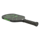 Schuin bovenaanzicht Osaka Pro Tour Pickleball racket zwart met groen Osaka logo