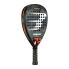 Bullpadel Vertex 04 25 padel racket zwart met oranje accenten schuin vooraanzicht