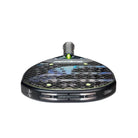 Bovenaanzicht Bullpadel XPLO 2026 padelracket – geometrisch gevormd racket in zwart/grijs modern design met Xtend Carbon 12K en 3D Grain-afwerking voor ultieme kracht en spin.