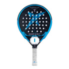 Vooraanzicht Drop Shot Explorer Pro Attack 24 padelracket, diamantvormig zwart-blauw design met 12K carbonstructuur.
