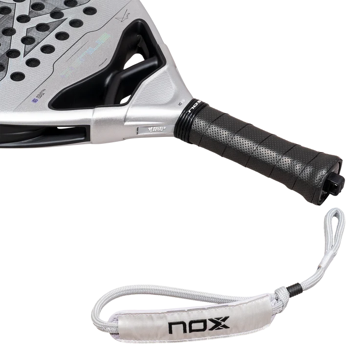Handvat licht grijze padel racket Nox Genius 12k 2027