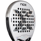 Slagoppervlak licht grijze padel racket Nox Genius 12k 2027