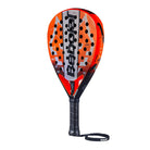 Schuin vooraanzicht Babolat Viper Juan Lebrón 3.0: diamantvormig power padelracket met 3K carbon, harde EVA-kern en Dynamic Stability System