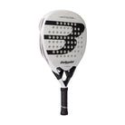 Schuin voraanzicht witte Bullpadel Vertex Jr Boy 2026 padel racket met zwart logo.