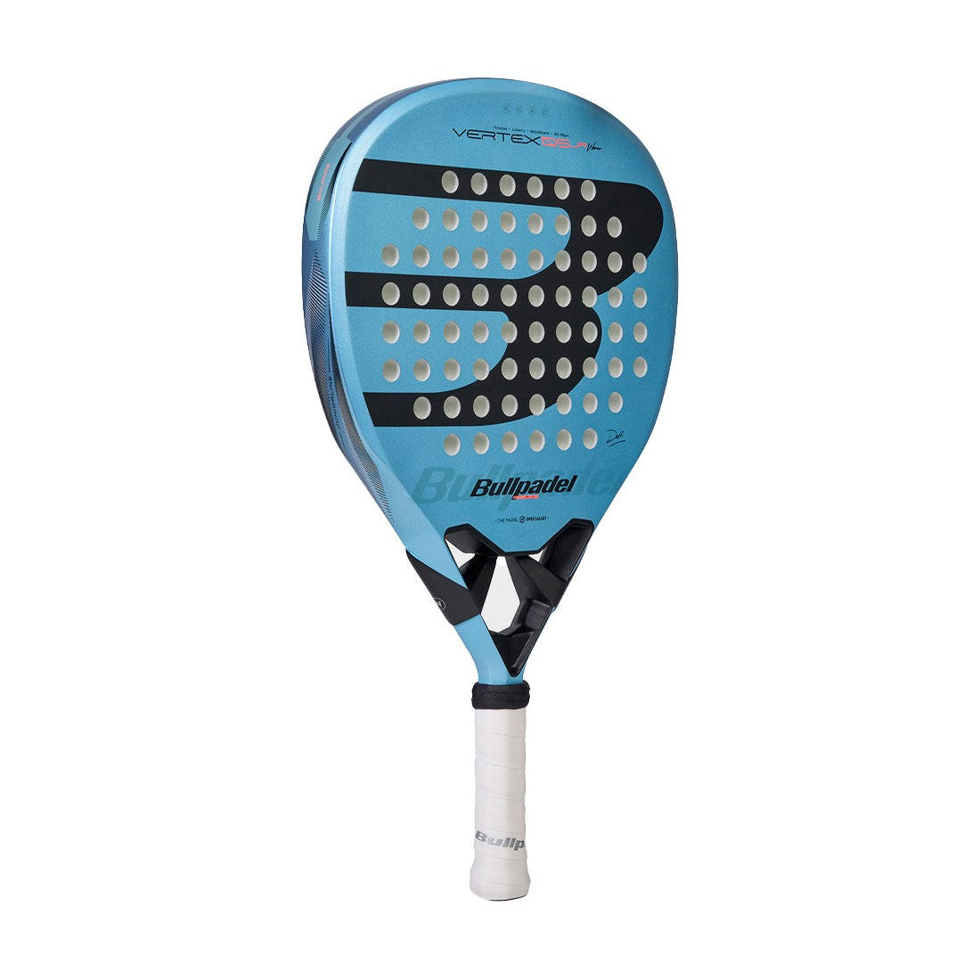 Schuin vooraanzicht licht blauwe Bullpadel Vertex Jr Girl 2026 padel racket met zwart logo.
