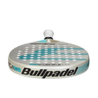 Bullpadel Indiga W 25 wit padel racket met lichtblauw Bullpadel logo bovenaanzicht