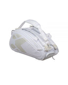 Schuin vooraanzicht witte Nox padel tas met gouden Nox logo