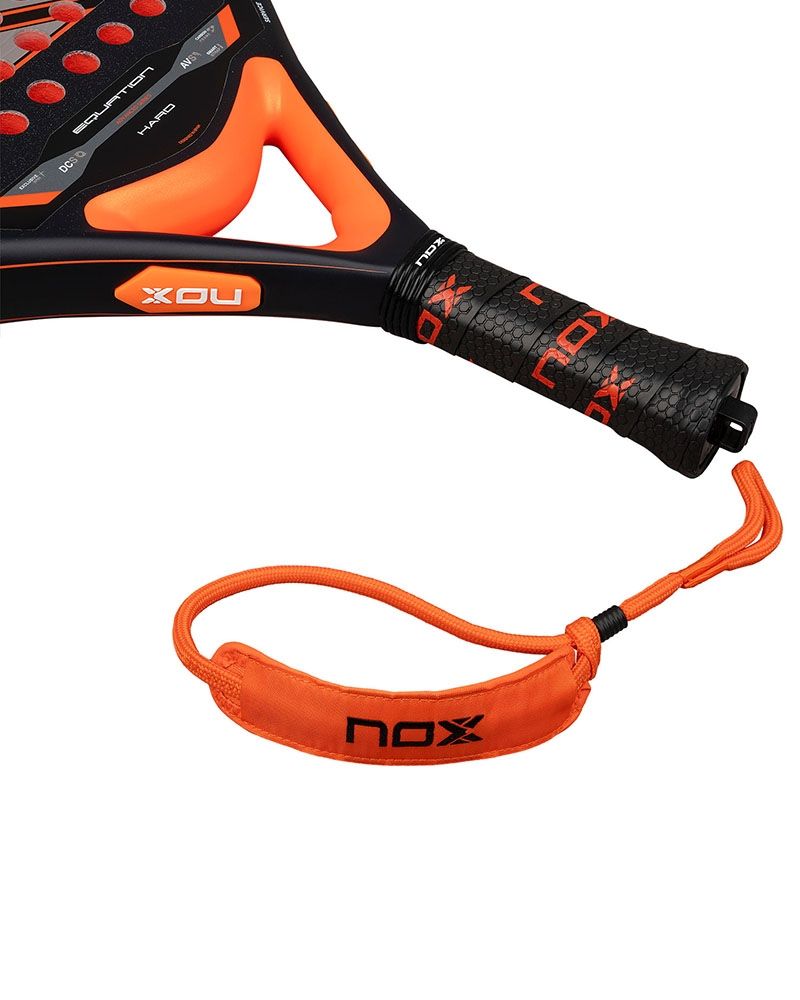 Handvat en koordje NOX Equation Hard Advanced 2026, zwart padelracket met oranje details