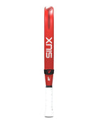 Zijaanzicht Siux Electra Pro 2026 Fire Red: druppelvormig zwart racket met een rode rand.