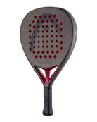 Schuin vooraanzicht Head Coello Motion 2026 donker grijs padel racket met zwart Head logo en rode accenten.