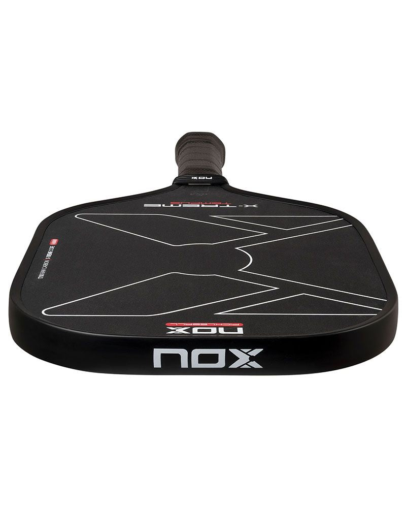 Bovenaanzicht Nox X-Foam Tempus 16 mm pickleball paddle zwart met wit Nox logo.